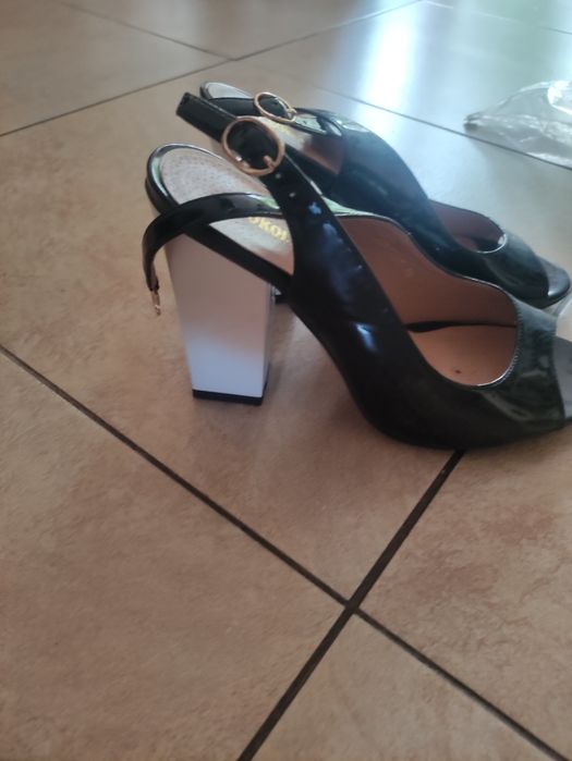 Buty damskie na słupku nowe