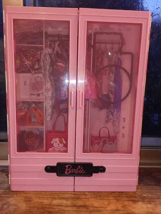 Barbie Fashionistas Ultimate Closet