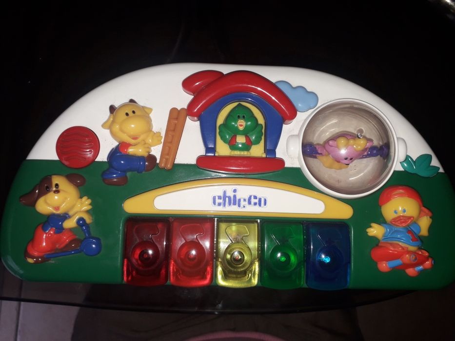 Brinquedos de música a funcionar Fisher Price e Chicco