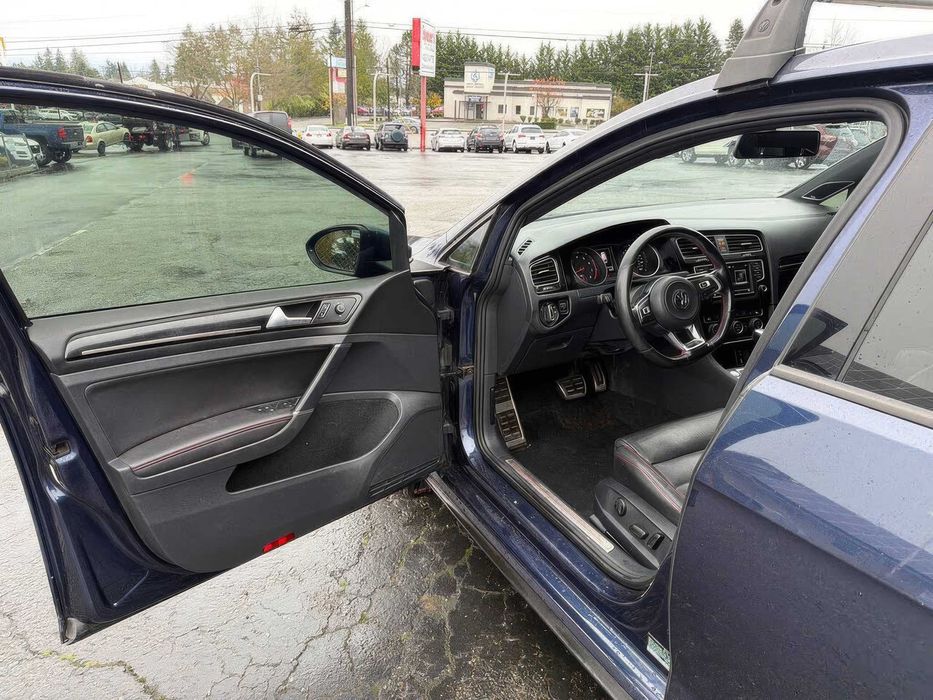 Volkswagen Golf GTI Autobahn 4-Door      2016