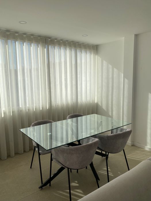 Mesa e cadeiras de jantar