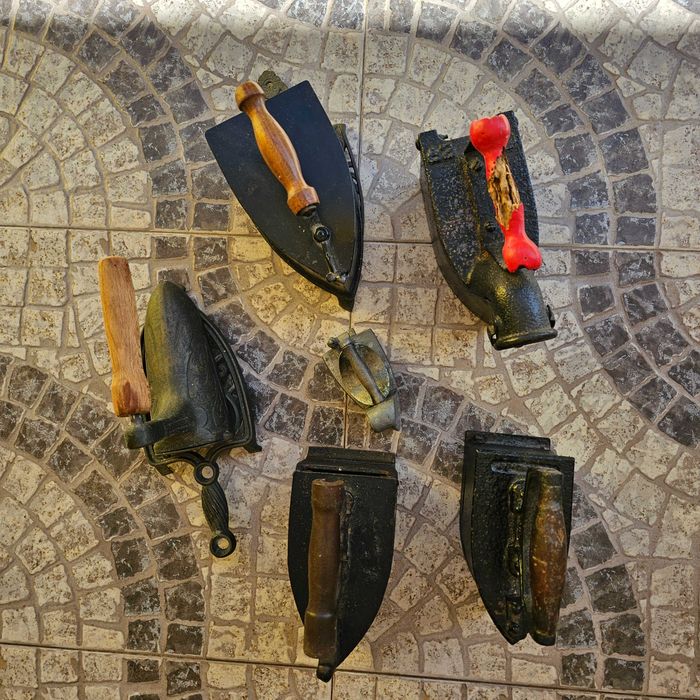 Conjunto de ferros antigos