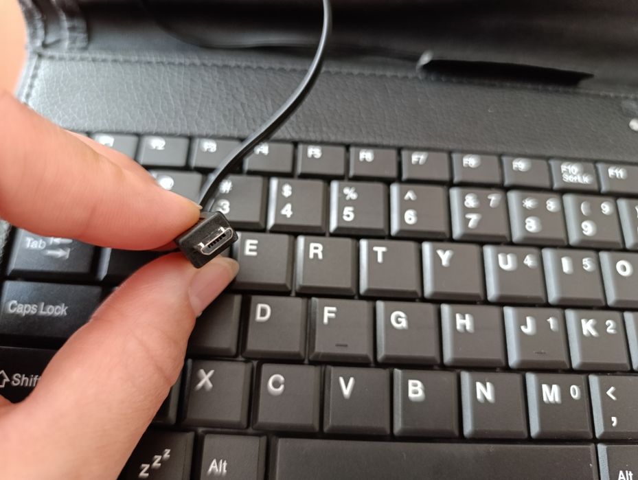 Чохол клавіатура для планшета в чохлі