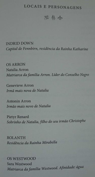 Um Trono Negro de Kendare Blake