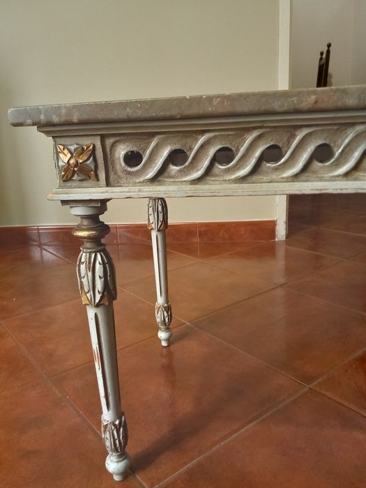 Mesa pequena de sala