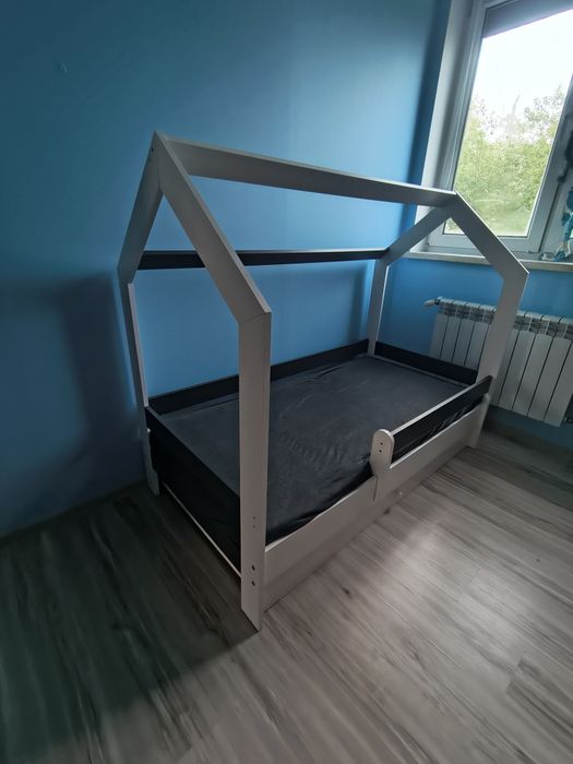Łóżeczko dziecięce domek