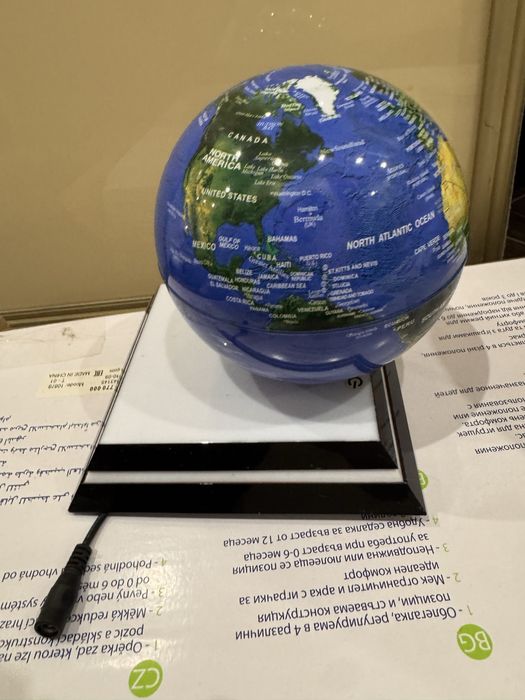 Левітуючий магнітний глобус з підсвіткою