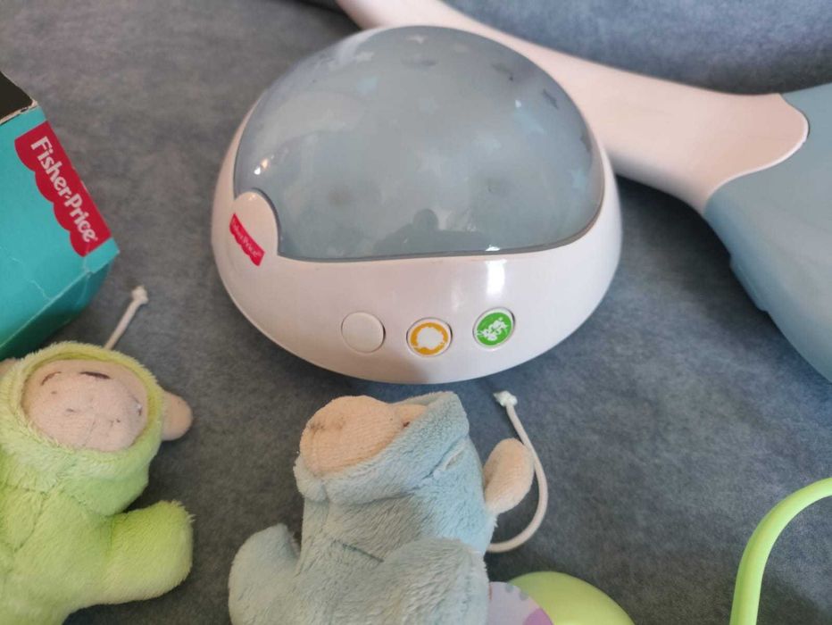 karuzela fisher price z misiami dźwiękiem i projektorem