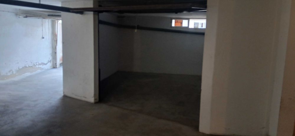 Vende-se garagem nas caldas da rainha
