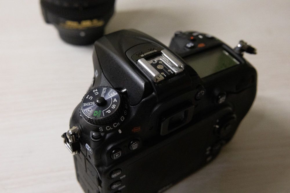 Продам Nikon D7200 з об'єктивом 18-140 +ПОДАРУНОК