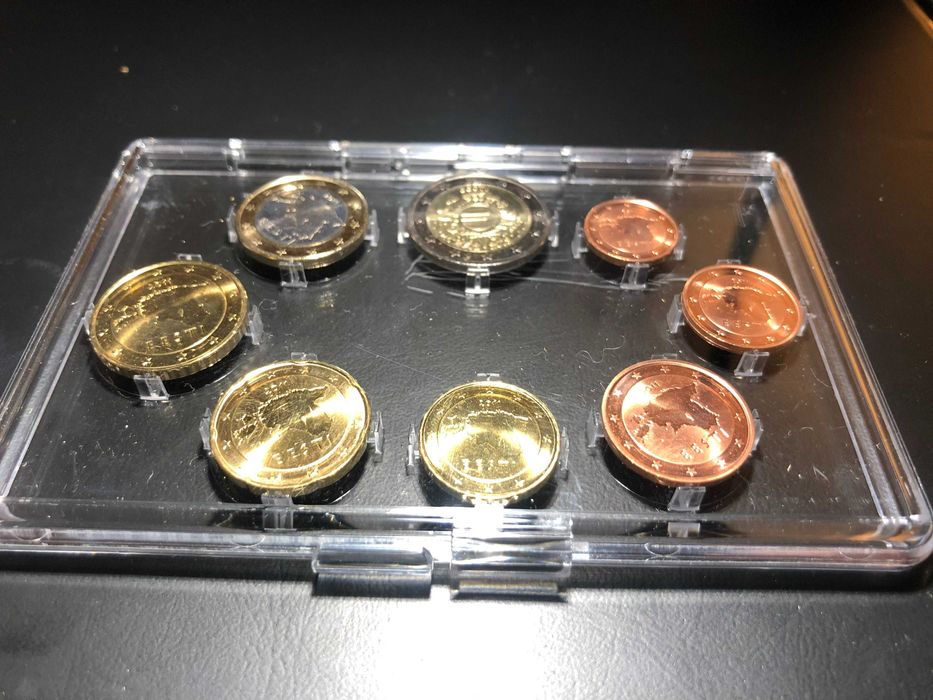 Set Anual Estónia 2011 UNC com Estojo-Inclui 2€ 10Anos Circulação Euro