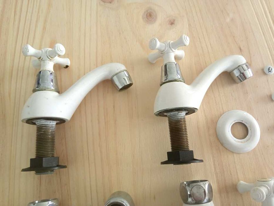 Conjunto De Torneiras De WC