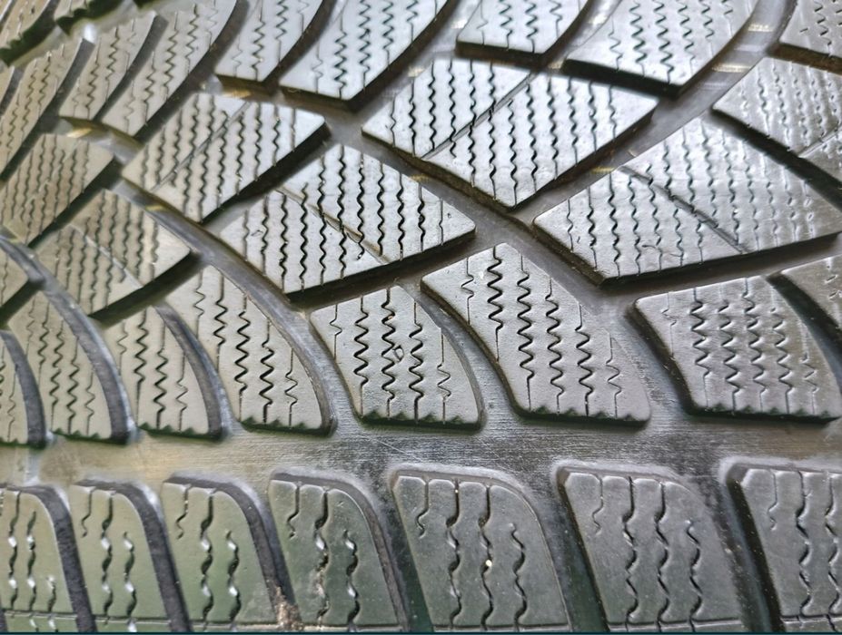 Dunlop winter sport 4d 275/30R21