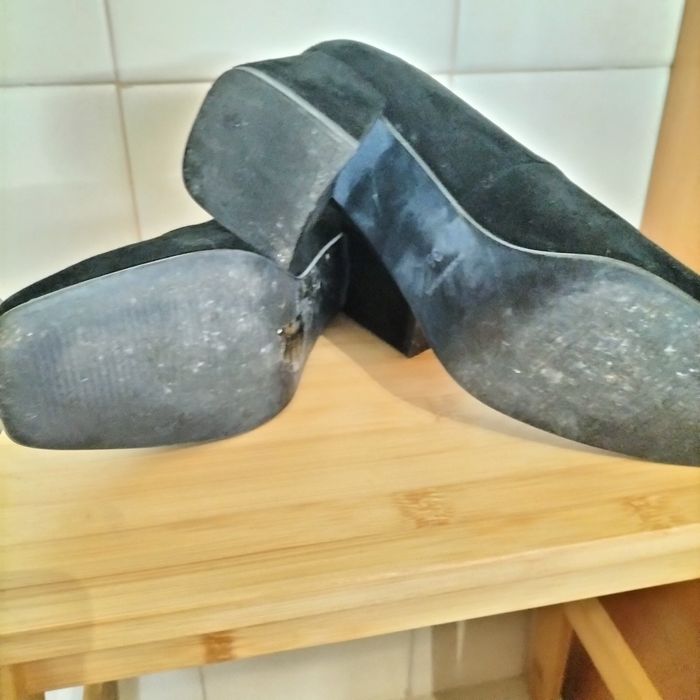 Sapatos de salto alto pretos