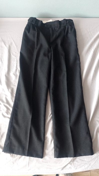 Spodnie czarne do komuni i nie tylko rozmiar 134