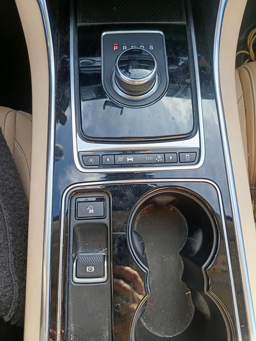 Jaguar XE - ano de 2016