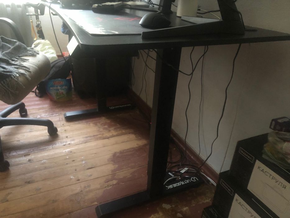 Стол компьютерный игровой