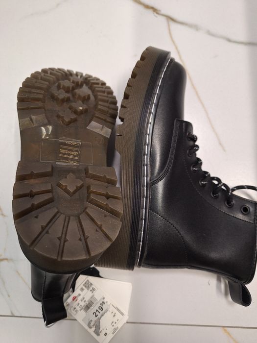 Buty z cholewką, ze skóry sznurowane typu martensy