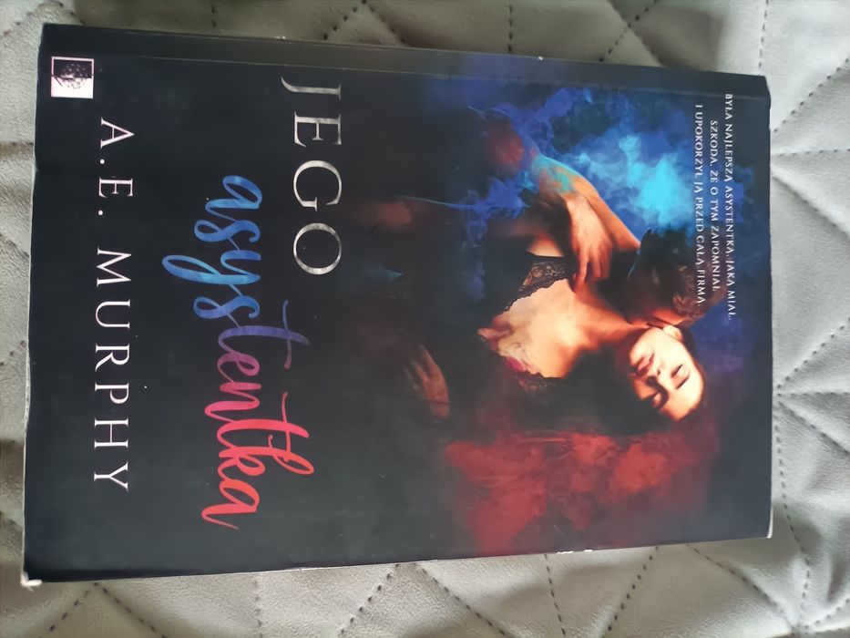 Jego asystentka A.E Murphy