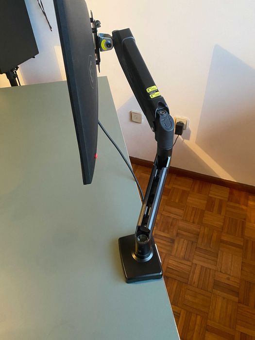 Monitor de computador 4K de 27 polegadas (MSI MAG)