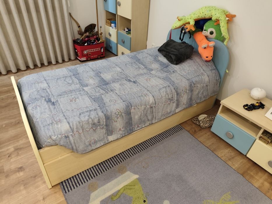 Quarto Criança 2 camas +edredons e lençois