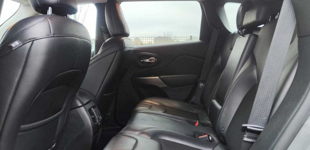 Jeep Cherokee 2019 року