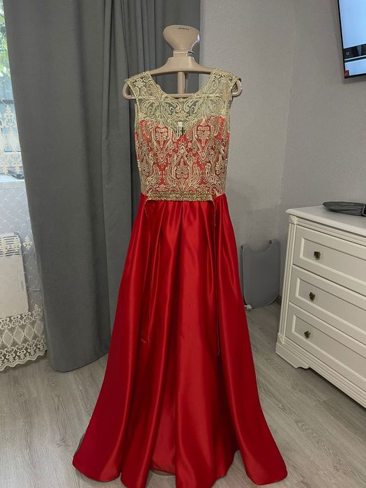 Вечірня випускна сукня