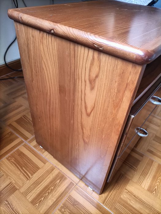 Mesa cabeceira em madeira carvalho