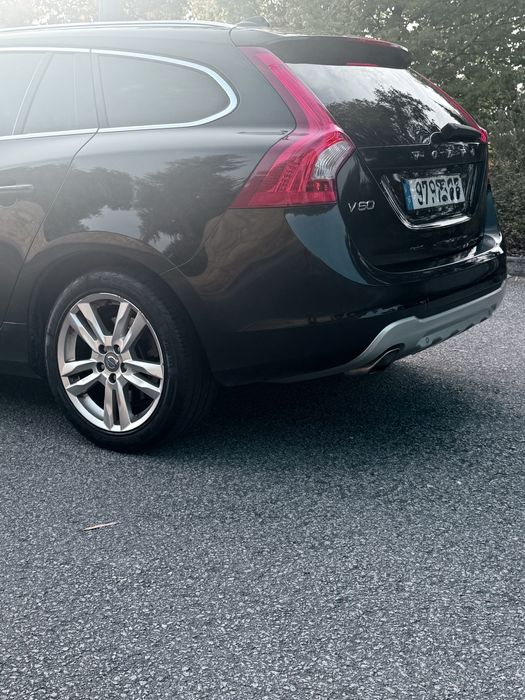 VOLVO V60  Summum Todos Extras
