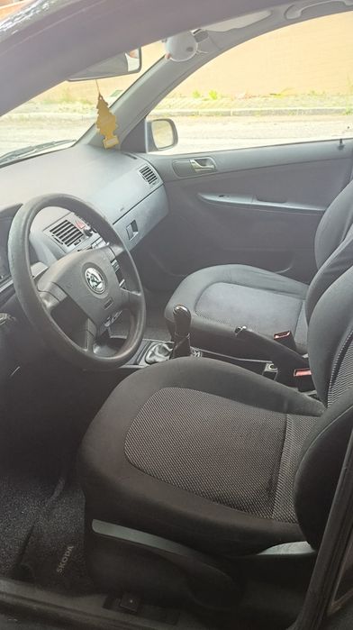 Carro Skoda preto