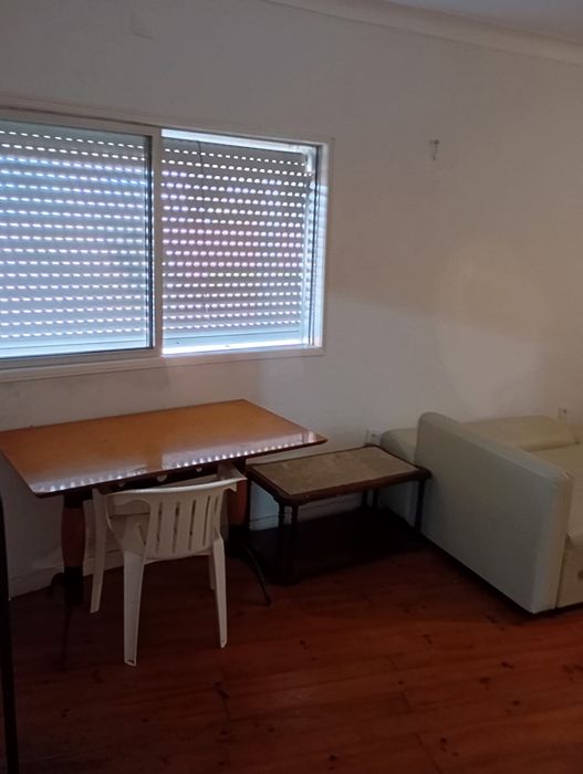 Alugo quarto grande