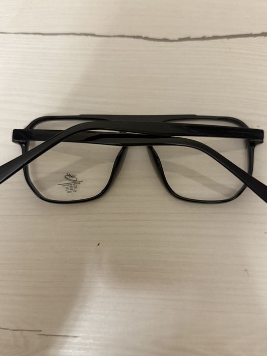 Прозорі окуляри