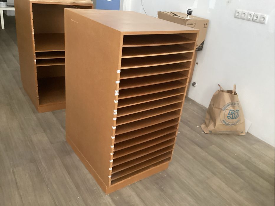 Movel para cartolinas em madeira