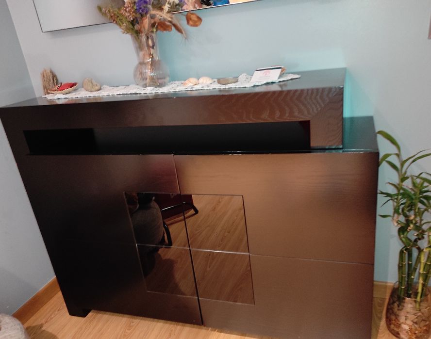 Móvel Sapateira muita arrumação + Espelho + Hall entrada