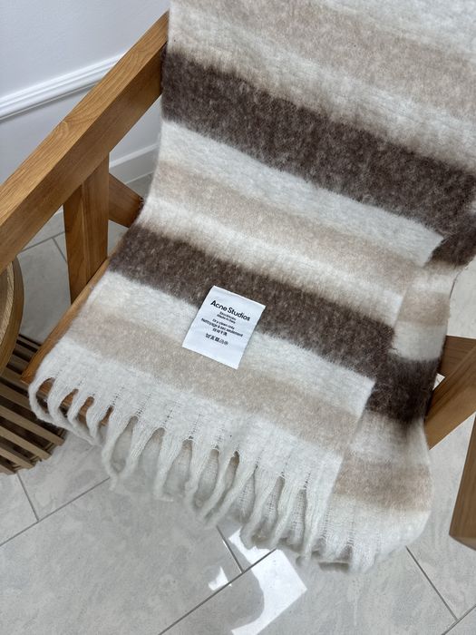 Wełniany nowy szal Acne Studios