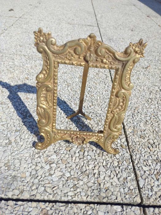 Moldura de Foto de Mesa Vintage em Latão Entalhado