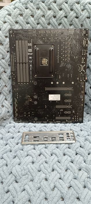 Продам комплект Ryzen 7 2700x+Asus prime  x370 pro