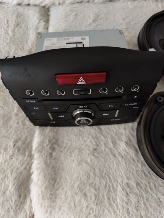 Radio samochowe z głośnikami
