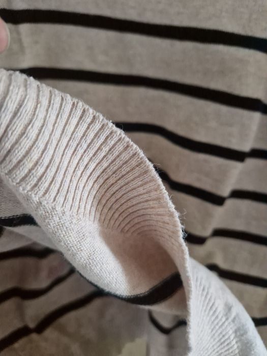 Sweter Redherring 42 z aplikacją cekinowych serc