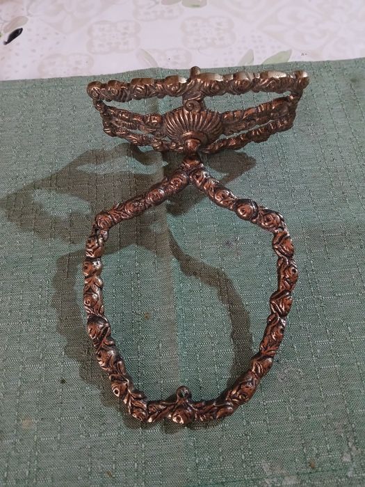 Suporte antigo de latão