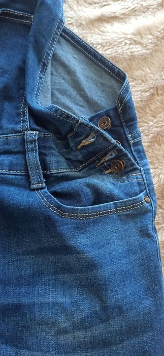 Джинсовий комбінезон для вагітних