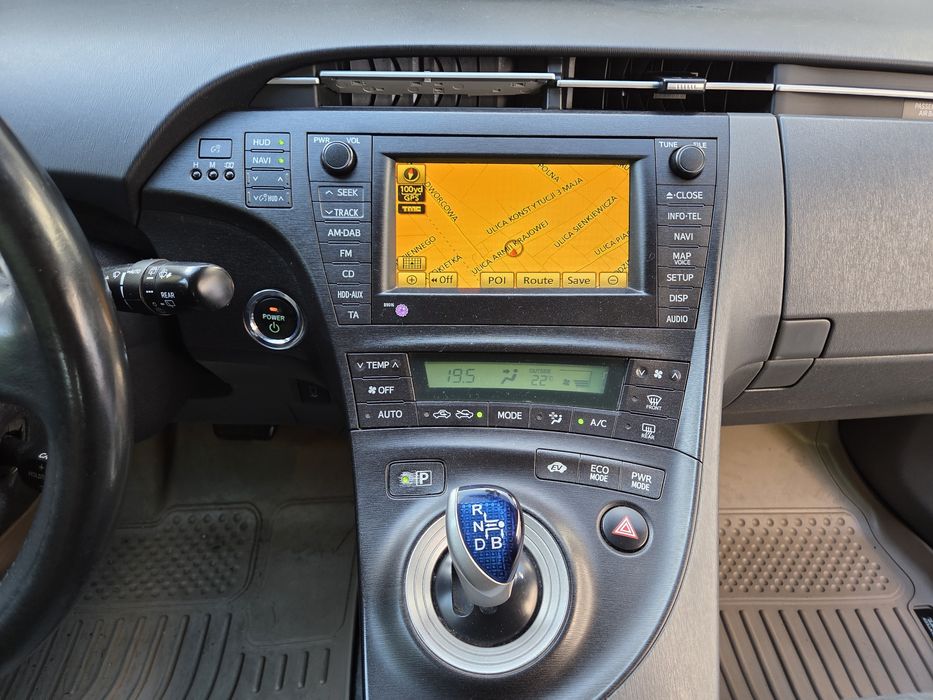 Toyota Prius 1.8 Benzyna Hybryda