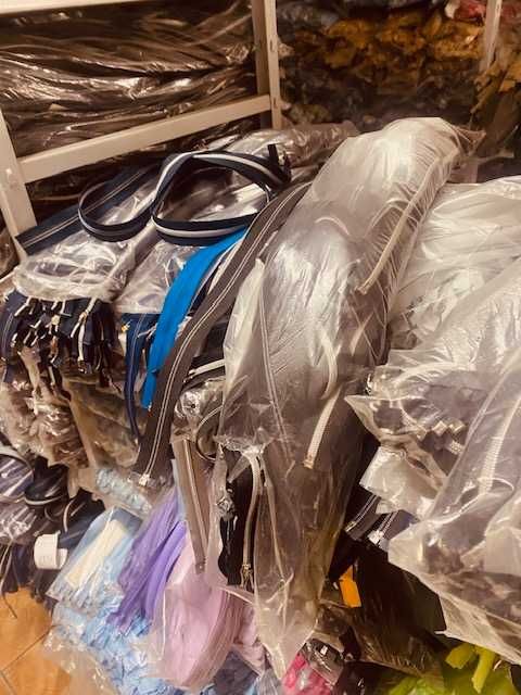 Insolvência 30,000 fechos de Nylon Prata com Divisivel 50cm a 75cm