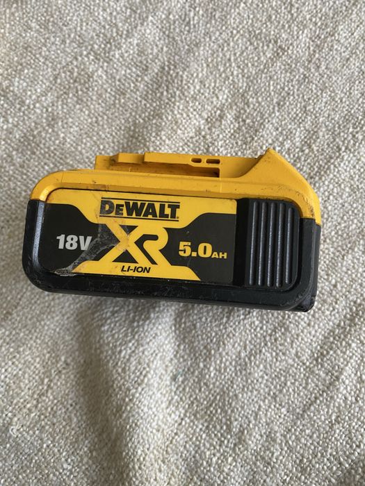 Литий-ионный аккумулятор DeWALT DCB184 XR
