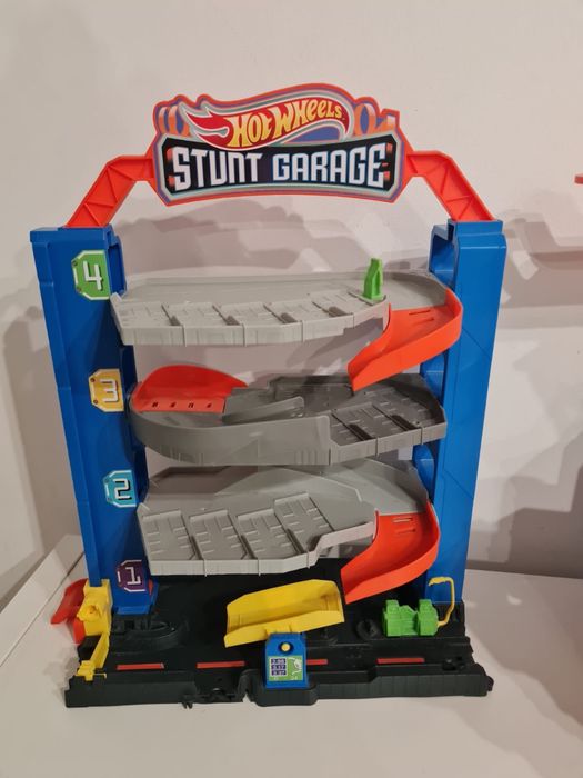 Sprzedam zestawy hot wheels