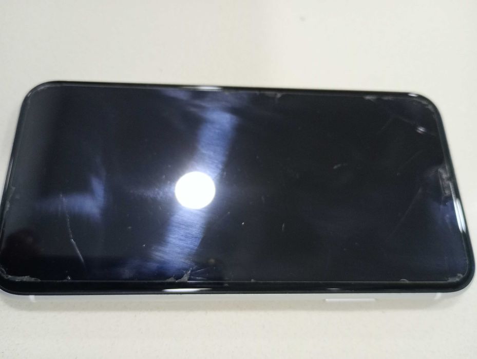 iPhone XR branco 64Gb