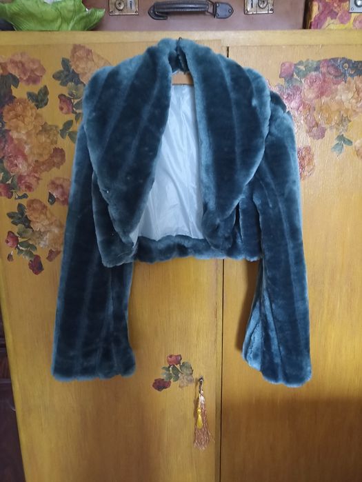 Krótkie futrzane bolero