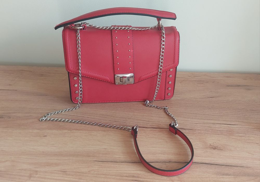 Czerwona torebka cross body Stradivarius
