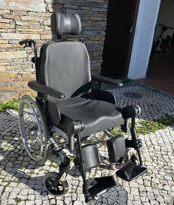 Cadeira de rodas manual de posicionamento Invacare Rea Clematis PRO