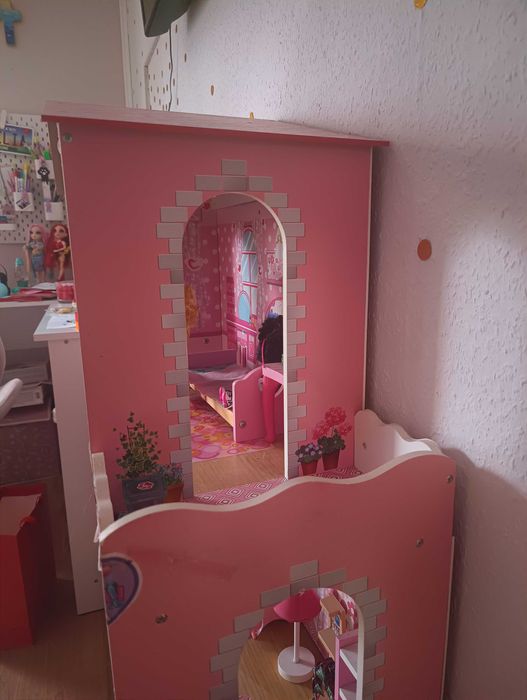 Domek dla lalek plus wyposażenie